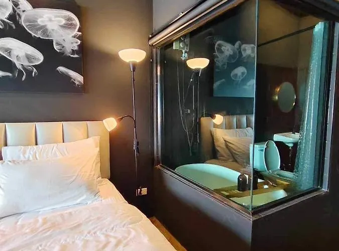 Mr Black & Ms White -self Check In Apartamento