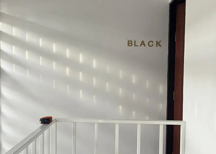 Mr Black & Ms White -self Check In * Banguecoque